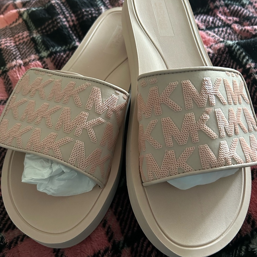 Michael Kors pink Slide Sandals with MK Logo - Picture 3 of 5